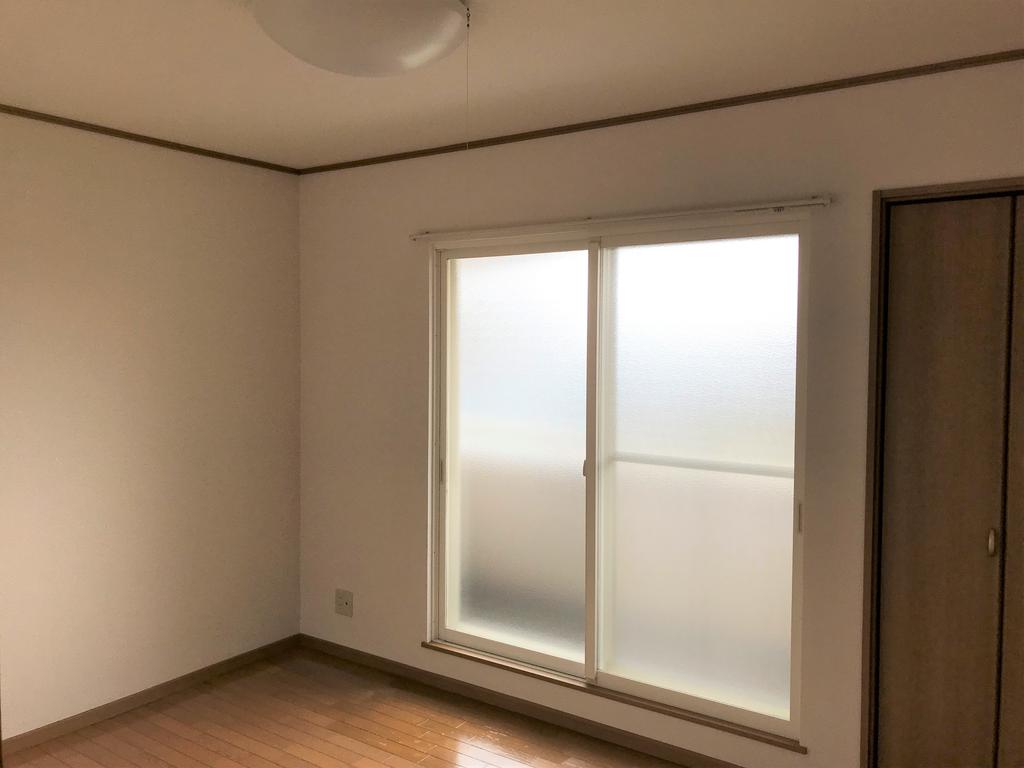 その他部屋・スペース　１つ目の洋室になります！