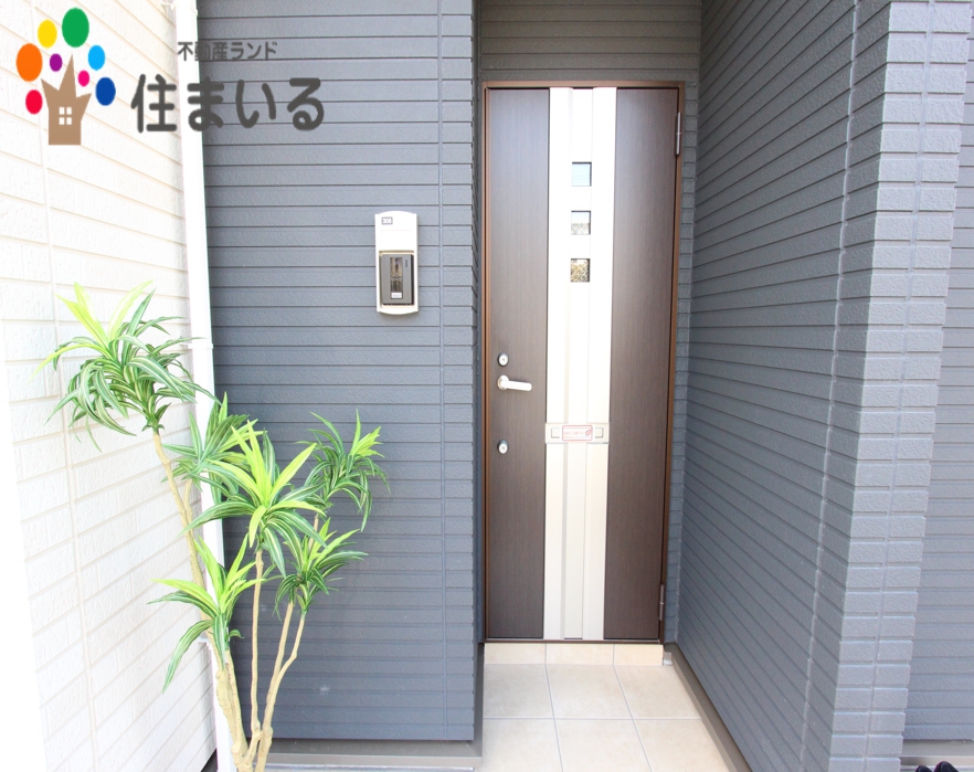 コンビニ　ローソン緑区鳴海町店（コンビニ）まで215m