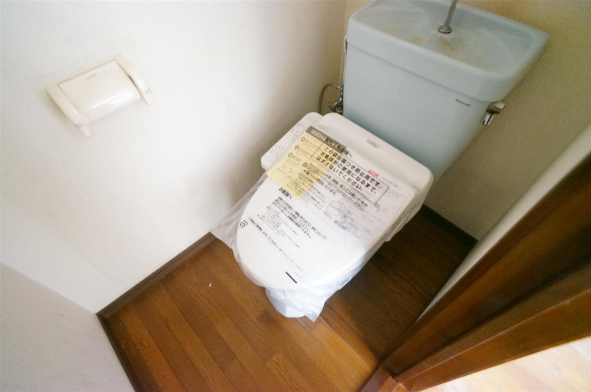 トイレ　温水洗浄機能付きのトイレです。