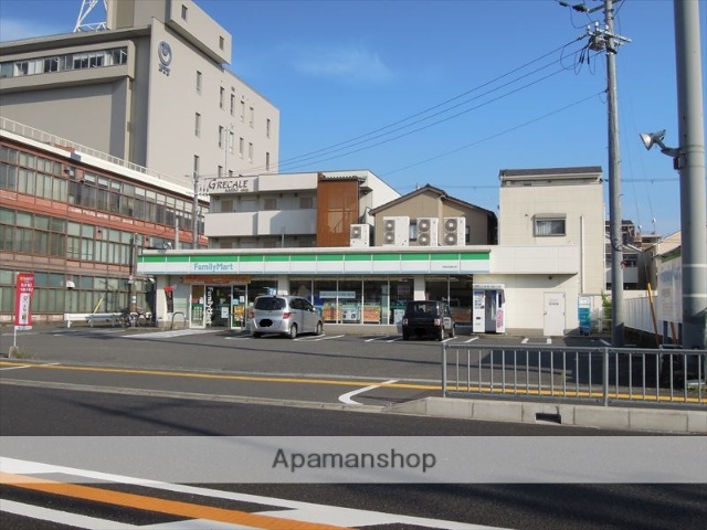 コンビニ　ファミリーマート（コンビニ）まで614m