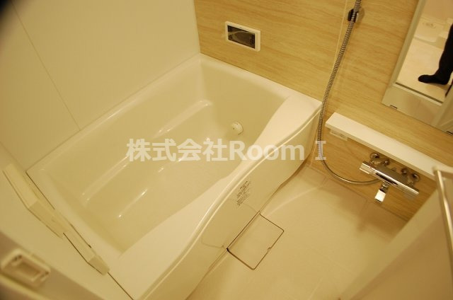 バス・シャワールーム　コンパクトで使いやすいお風呂です