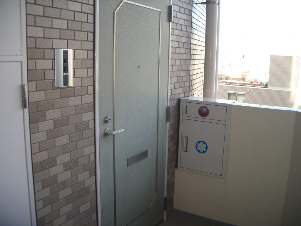 日神パレステージ護国寺の玄関写真