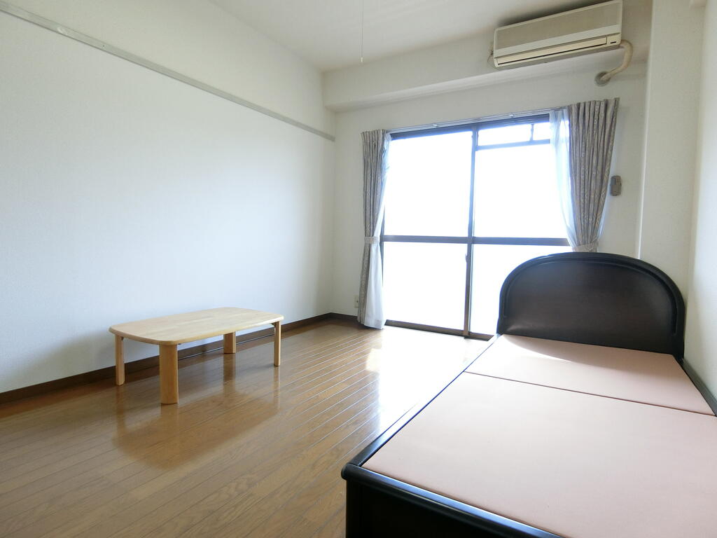 居室・リビング　ベットは付きません。