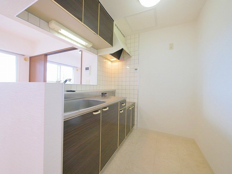 キッチン　対面キッチンは料理も掃除もしやすいです♪