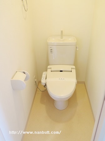 トイレ　温水洗浄便座付き！