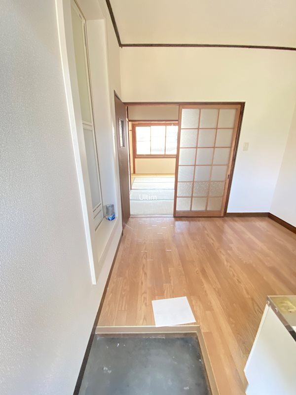 玄関　違うお部屋の写真です