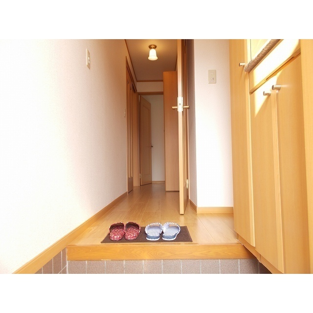 【上田市大屋のアパートの玄関】