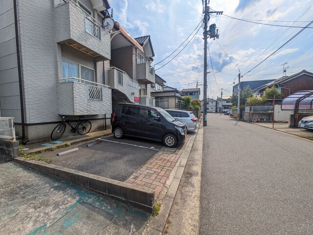 【ハイツ日の出の駐車場】