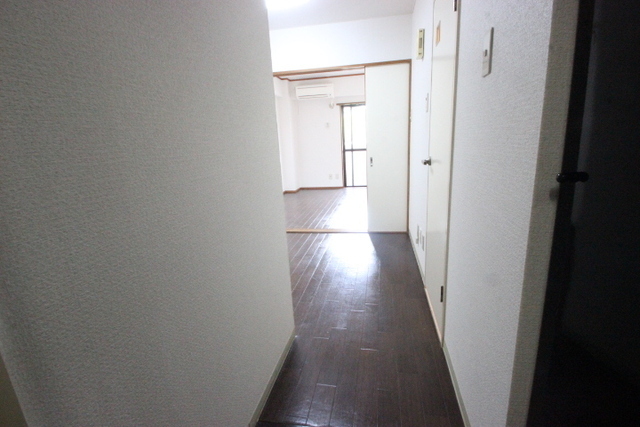 玄関　同物件、別居室