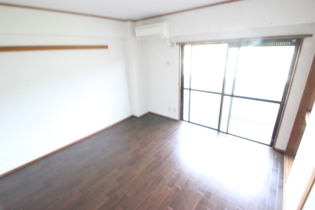 居室・リビング　同物件、別居室