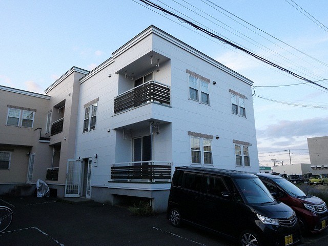 札幌市西区発寒九条のアパートの建物外観