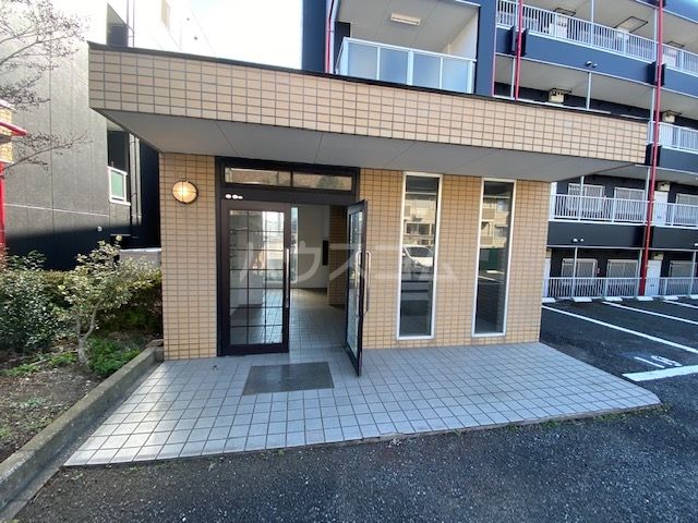 【伊勢原市東大竹のマンションのエントランス】