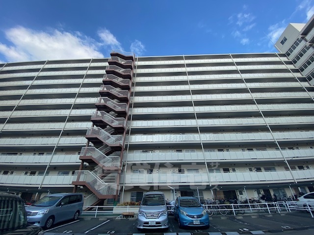 【大阪市城東区関目のマンションの建物外観】