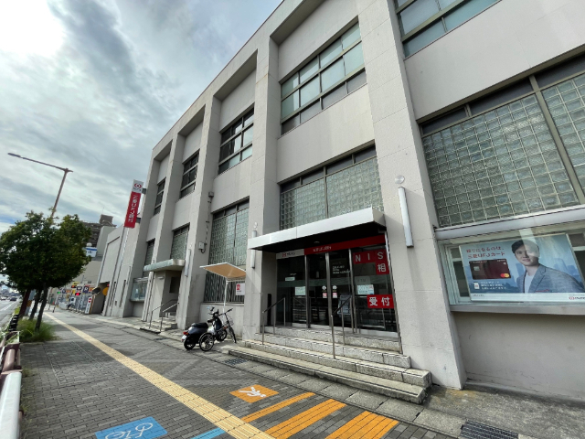 銀行　三菱ＵＦＪ銀行桑名支店（銀行）まで975m