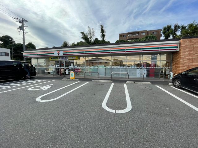 コンビニ　セブンイレブン桑名駅西店（コンビニ）まで533m