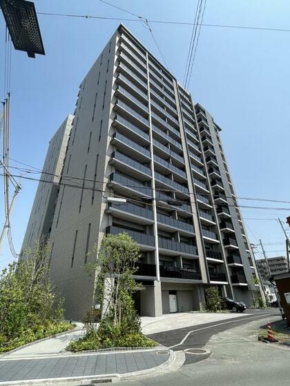 【熊本市西区春日のマンションの建物外観】