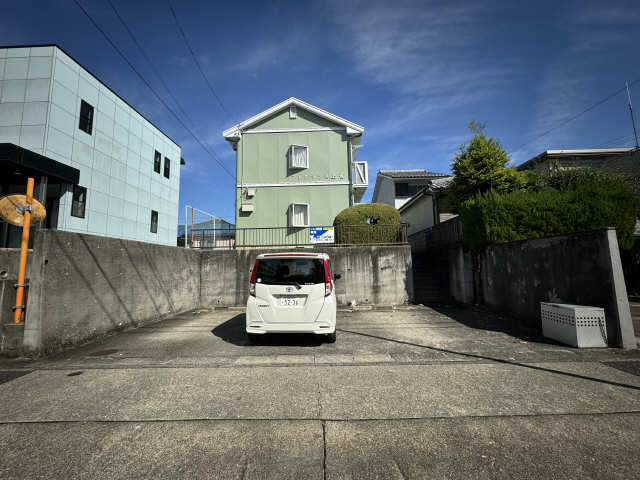 【フレグランス上菅の駐車場】