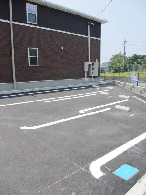 【日置市東市来町湯田のアパートの駐車場】