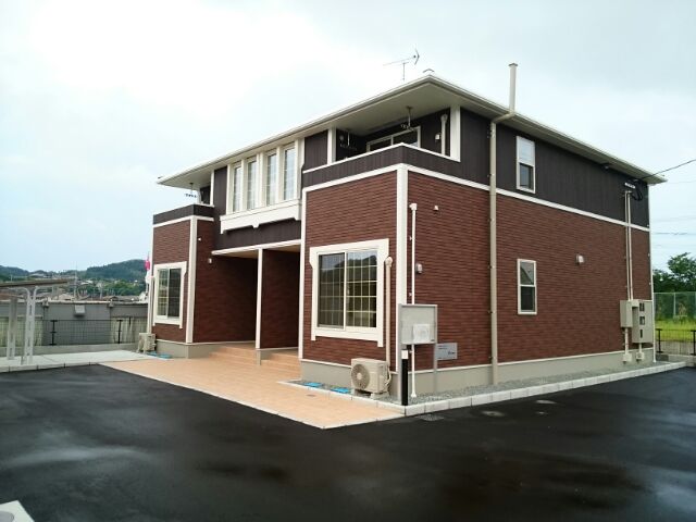 日置市東市来町湯田のアパートの建物外観