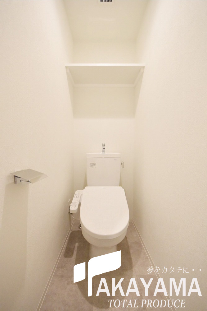 洗面設備　トイレ、上棚付き＋ウォシュレット搭載の清潔感のあるトイレ★