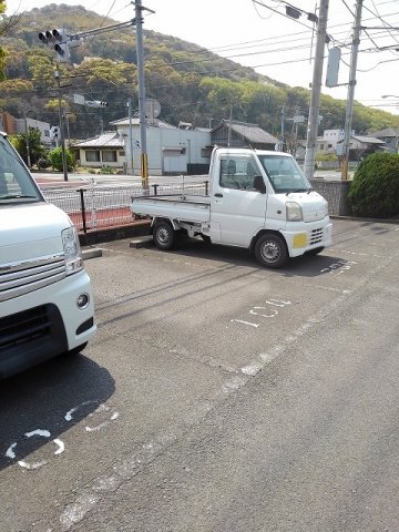 【坂出市江尻町のアパートの駐車場】