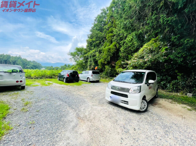 【いなべ市大安町石榑東のアパートの駐車場】