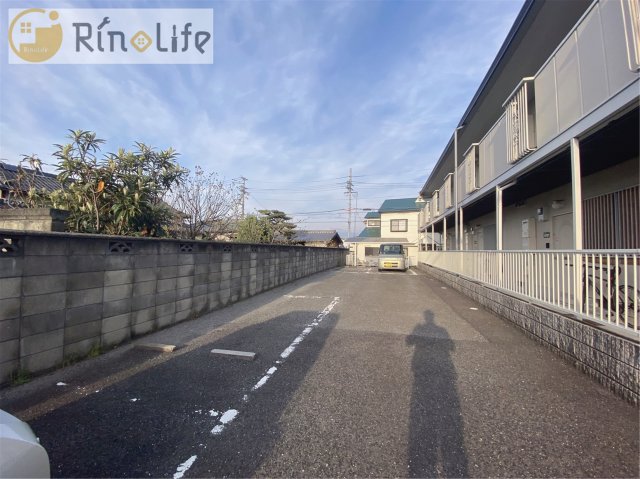 【堺市中区八田寺町のアパートの駐車場】