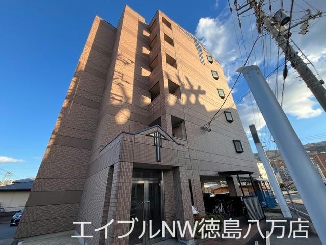 【パークヒルズ庄町の建物外観】