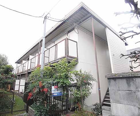 京都市左京区北白川西伊織町のアパートの建物外観