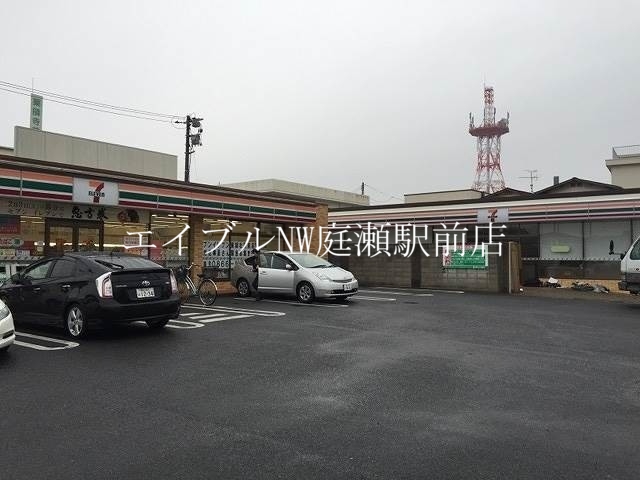 コンビニ　セブンイレブン東総社駅前店（コンビニ）まで611m