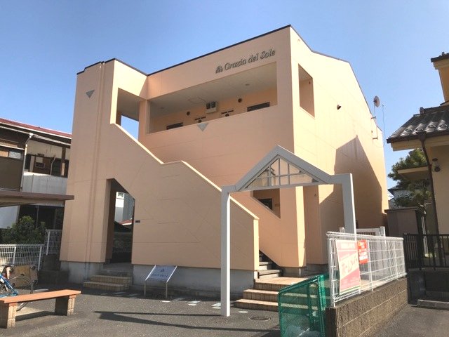 【藤沢市弥勒寺のマンションの建物外観】