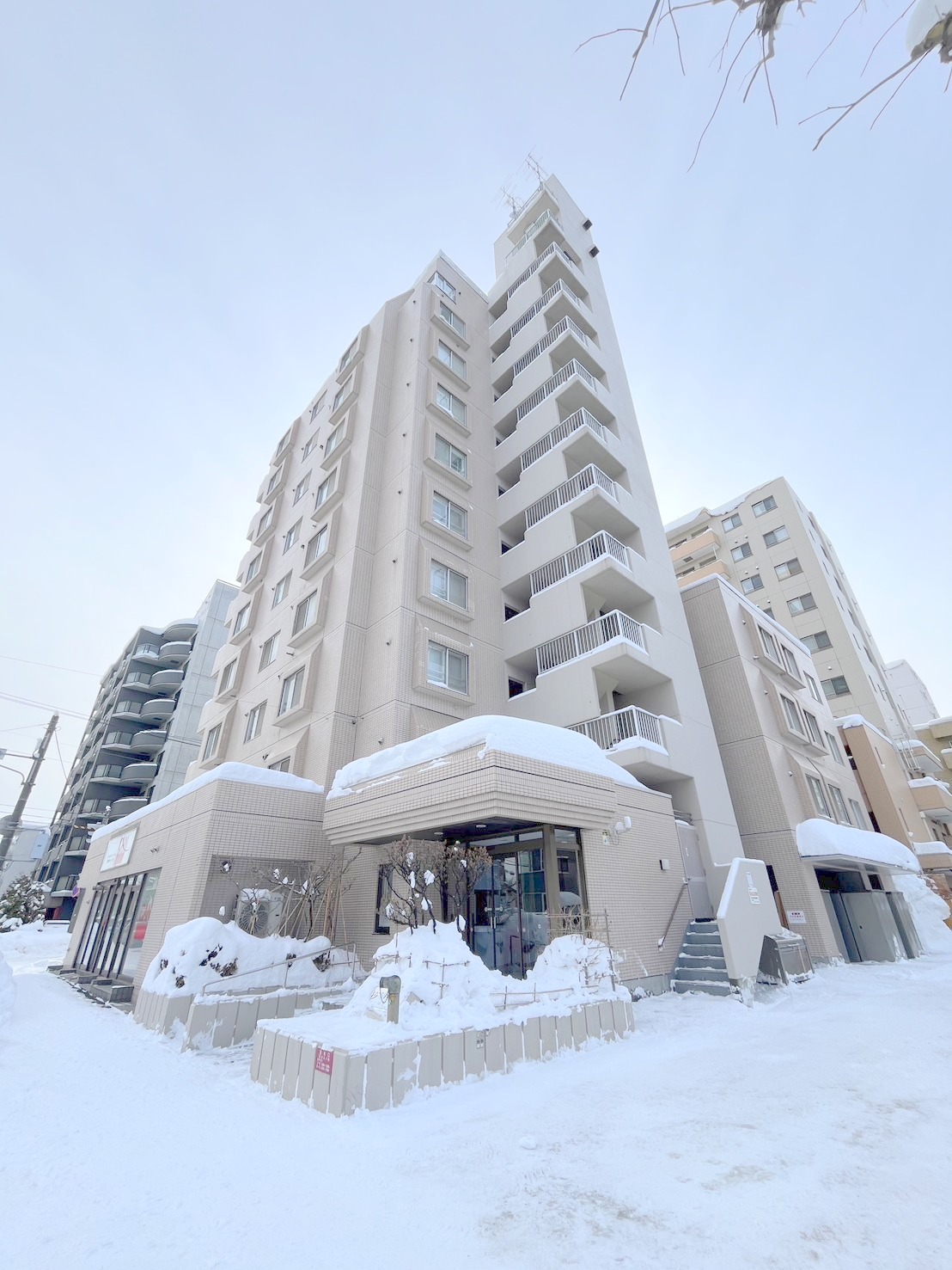 札幌市北区北二十三条西のマンションの建物外観