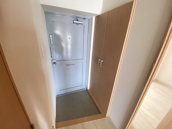 玄関　※別号室の写真です