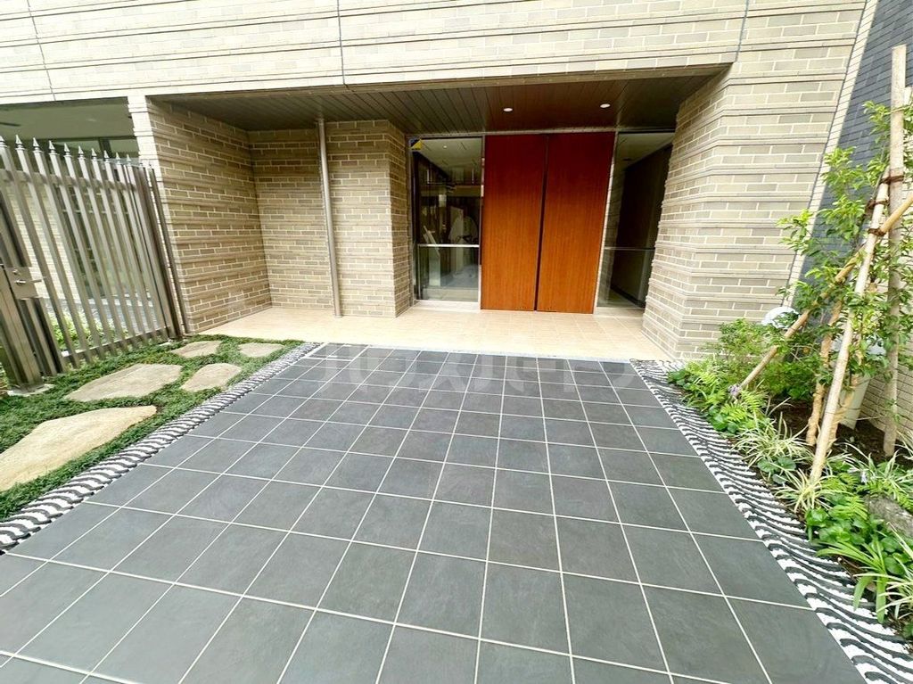 エントランス　エントランス