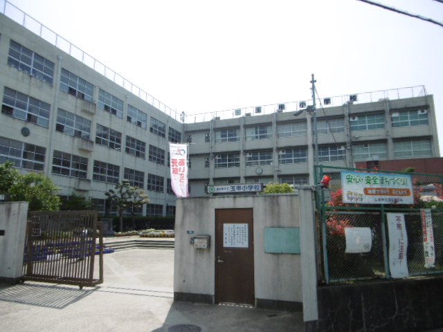小学校　東大阪市立 玉串小学校（小学校）まで724m