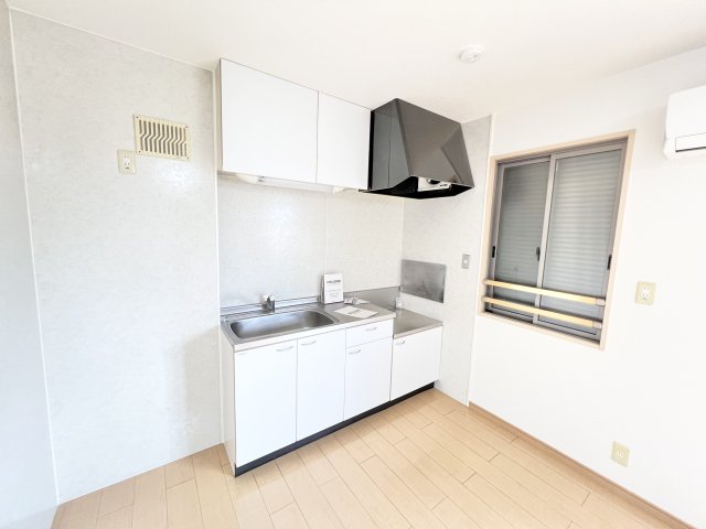 キッチン　※別部屋参考写真