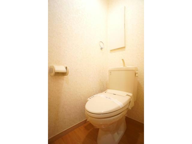 トイレ　温水洗浄便座付き