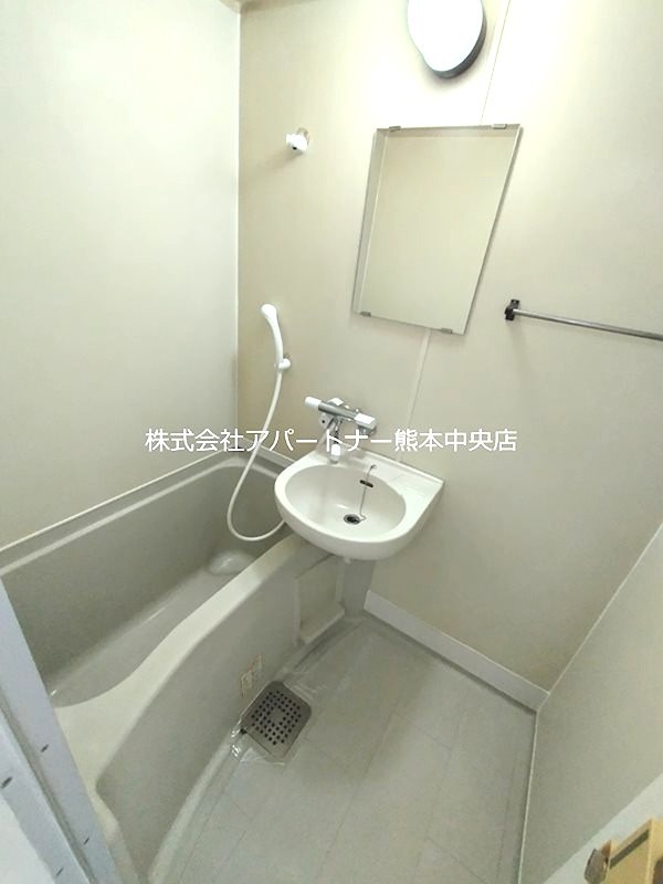 トイレ　ウォシュレット付き