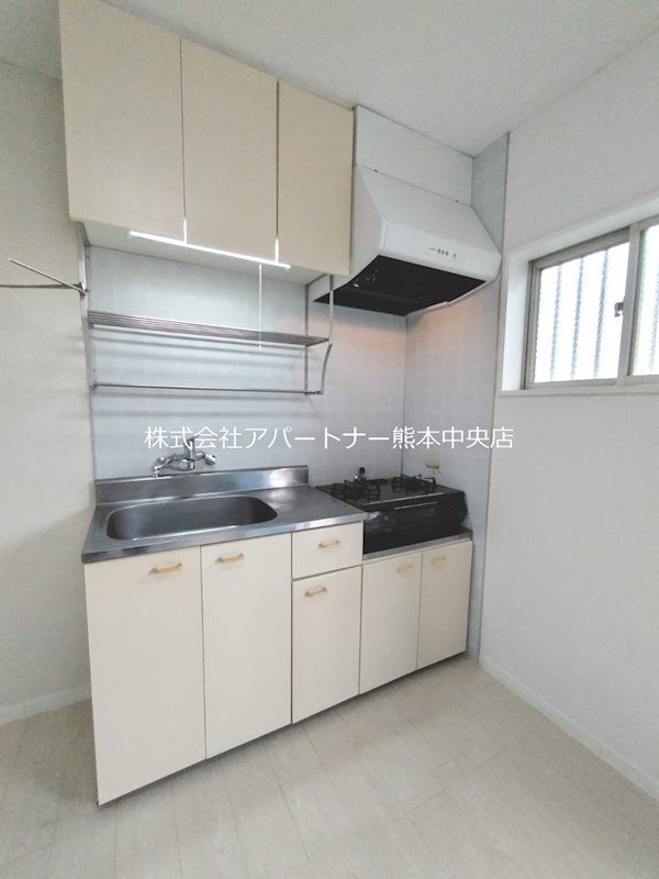 キッチン　キッチン周りスペース広いです