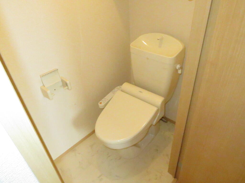 トイレ　シャワートイレです。