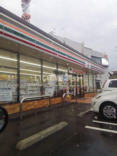 コンビニ　セブンイレブン 山口泉町店（コンビニ）まで827m