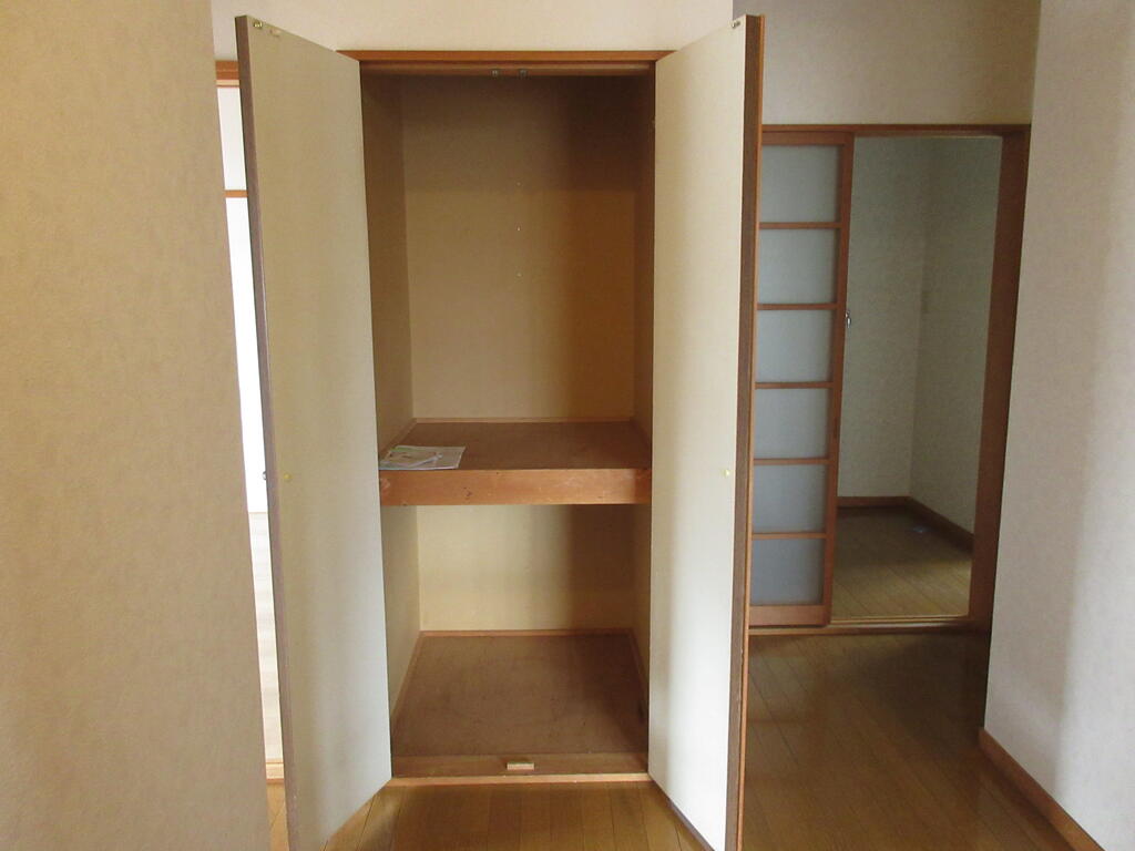 収納　廊下　収納あり