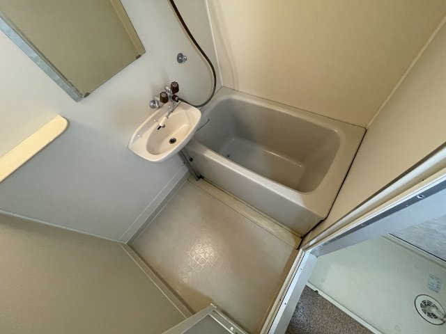 バス・シャワールーム　落ち着いた空間のお風呂です