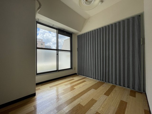 その他部屋・スペース　広くて明るい寝室