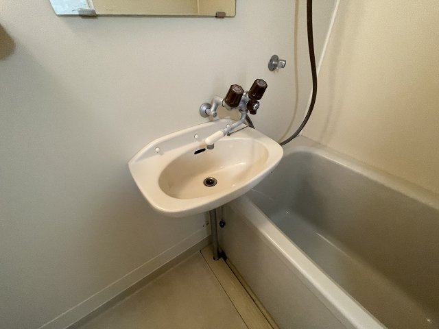 洗面設備　脱衣スペースもあります