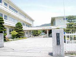小学校　赤穂市立尾崎小学校（小学校）まで878m