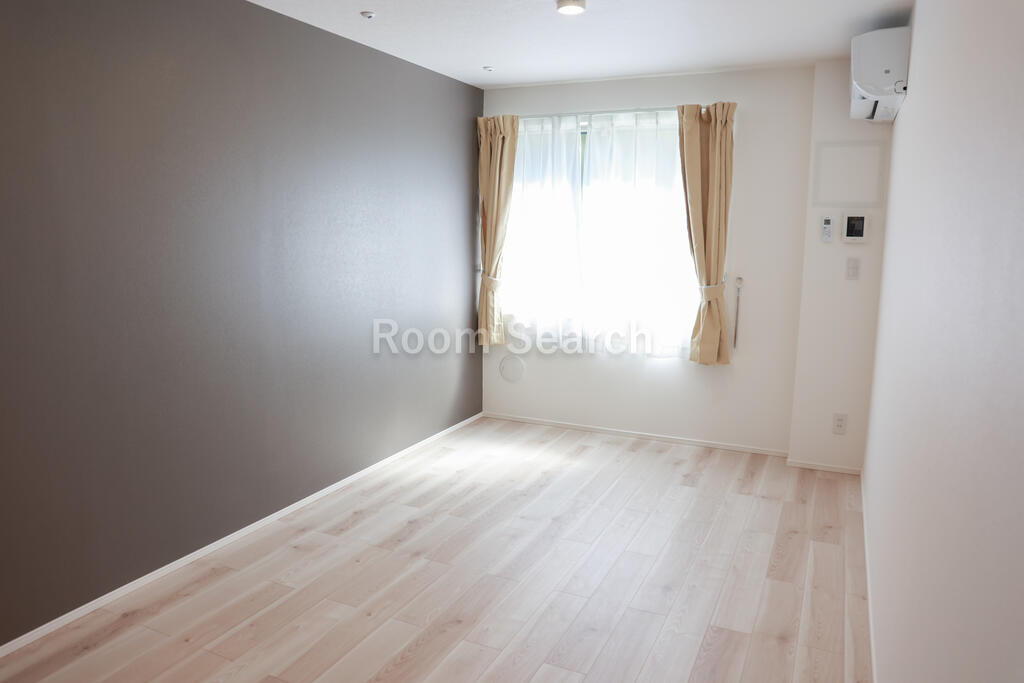 その他部屋・スペース　カーテン、エアコン、照明付き