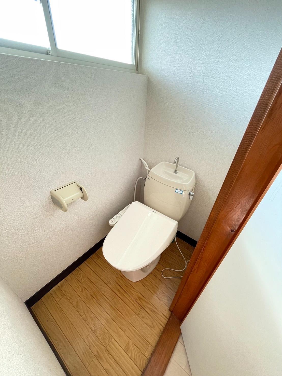 トイレ　洗濯機置き場