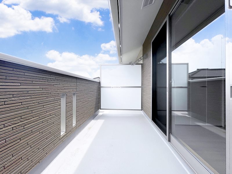 バルコニー　ベランダは南向きで日当たりも良好。