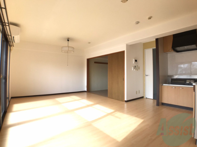 居室・リビング　１３．５帖の広々したリビングになっています。